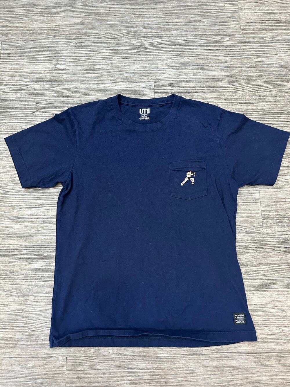 Uniqlo UT Capcom Street Fighter T Shirt Mens Medium M Navy Blue Ryu Pocket Tee